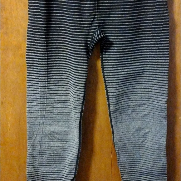 Marika stretchy leggings. No flaws or stains - Picture 3 of 6